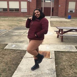 Meet your Posher, Makayla